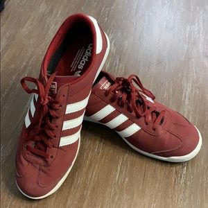 Men’s Adidas tennis shoes